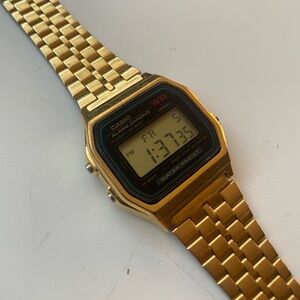 Casio watch (Gold)